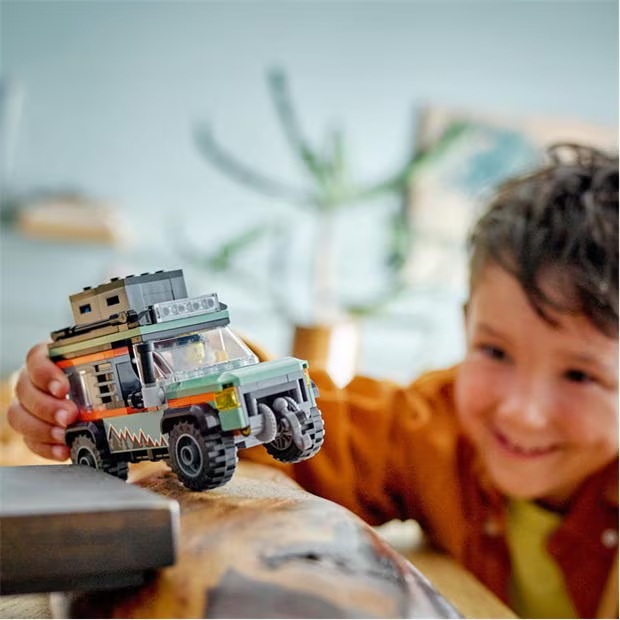 146099-lego-city-off-road-4×4-mountain-truck-toy-60447-1.jpg