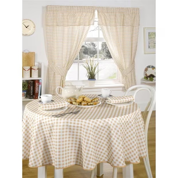 215744-emma-barclay-molly-gingham-table-cloth-1.jpg